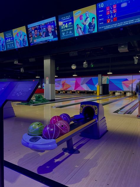 Bowling Aesthetic, Bowling Pictures, 19th Bday, Sports Academy, Disco Birthday, Elsie Silver, Aesthetic Neon, Olly Murs, Wild Eyes