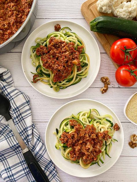 An incredible recipe for vegan zucchini noodles (AKA zoodles) with a hearty bolognese sauce. Enjoy your pasta in a low calorie way with raw or lightly warmed zucchini spaghetti! #vegan #zucchini #veganfood Raw Vegan Zucchini Noodles, Zoodles Bolognese, Zucchini Spaghetti Recipe, Zucchini Noodles Spaghetti, Vegetable Bolognese, Vegan Bolognese Sauce, Vegan Spaghetti, Vegan Bolognese, Zucchini Spaghetti