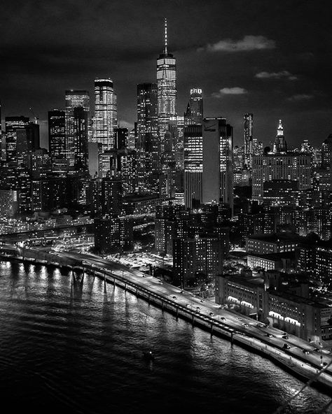 Grey City Aesthetic, New York Theme, Amoled Wallpapers, Black And White City, Black And White Picture Wall, Dark City, White City, Beautiful Dark Art, Black And White Wallpaper