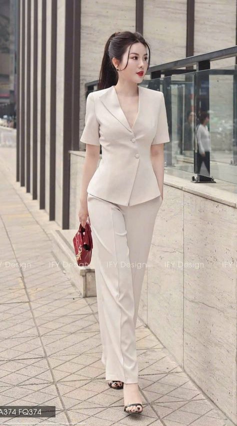 Office Suits For Women Work Outfits, Stylish Work Outfits 2024, Formal Coats For Women, Stylish Pants Women, Business Dress Women, Woman Suit Fashion, Classy Work Outfits, Stylish Work Outfits, Different Angles