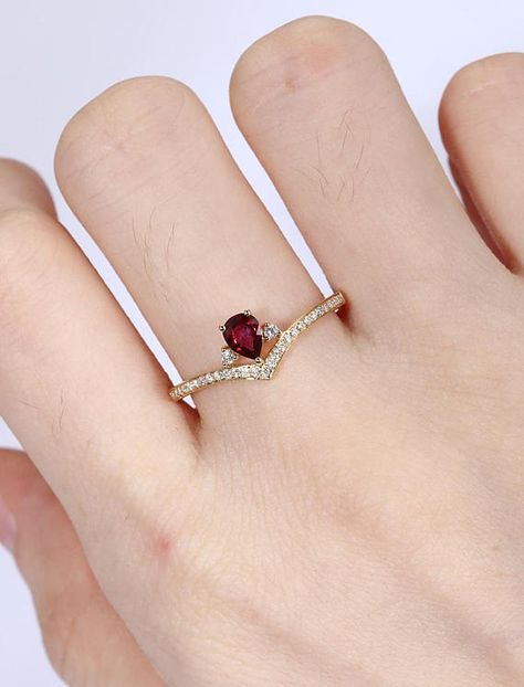 Fingers Rings, Ruby Engagement Rings, Ruby Ring Designs, Engagement Ring Pear Shaped, Pear Shaped Engagement Ring, Full Finger Ring, Ring Pear Shaped, Unique Girls, Couple Ring Design