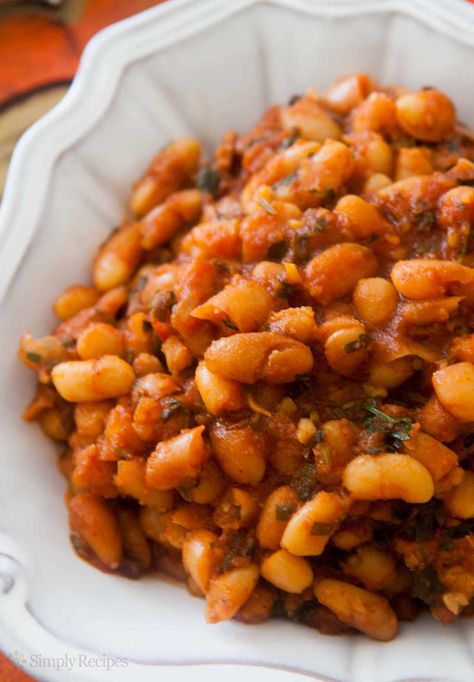 Baked Beans in Tomato Sauce Recipe Baked White Beans Recipe, Baked Beans In Tomato Sauce, Ww Sides, Beans In Tomato Sauce, Beans Baked, Cooking Fresh Green Beans, White Bean Recipes, Baked Beans Recipe, Homemade Baked Beans