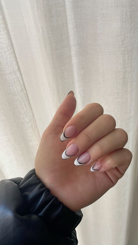 French Tip With Feature Nail, White Tips With Black Design Nails, White Nails With Black Outline, White French Tip With Black Outline, White Tip With Black Line, White French Tip With Line Under, White French Tip Nails With Black Line, French Manicure With Black Line, White Nails With Tips