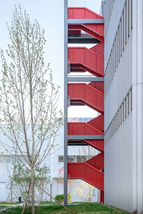 WELL Living Lab / Superimpose Architecture | ArchDaily Staircase Architecture, External Staircase, Living In China, Exterior Stairs, Stairs Architecture, Contemporary Building, Industrial Architecture, Architecture Design Concept, Beijing China