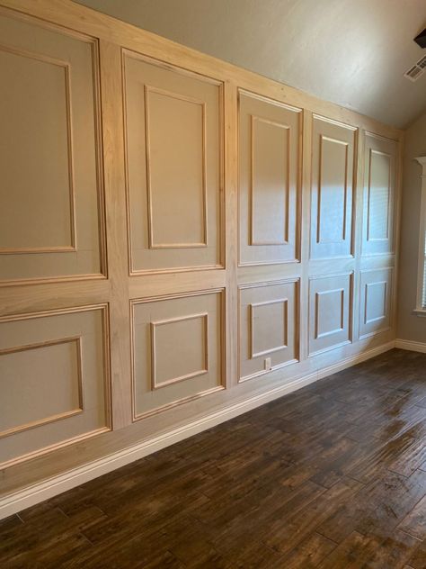 Home Office Wall Trim Ideas, Old Wainscoting Makeover, Office Wall Trim Ideas, Feature Wall Wainscoting, Biding Wall Design, Wood Molding On Walls, Mouldings And Trim Ideas, Wall Trim Molding, Feature Wall Ideas