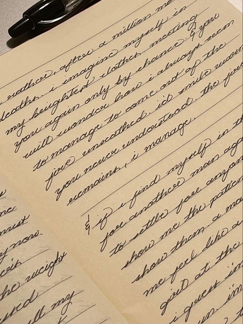 Academia Handwriting, Aesthetic Fonts Handwriting, Dark Academia Handwriting, Cursive Handwriting Aesthetic, Neat Cursive Handwriting, Study Aesthetic Dark, Dark Academia Notes, Neat Cursive, Handwriting Tutorial