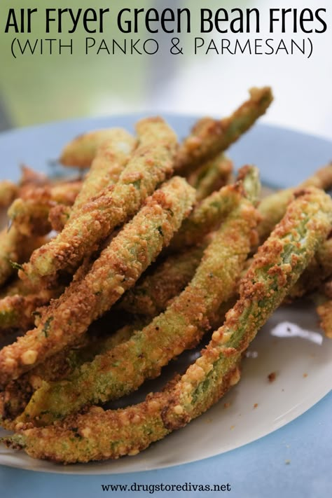 Dress up fresh green beans and them into this Air Fryer Green Bean Fries (With Panko And Parmesan) recipe. They’ll be your new favorite side dish. Panko Green Beans, Vegetable Recipes Easy, Air Fryer Vegetable Recipes, Green Bean Fries, Air Fryer Green Beans, Air Fryer Vegetable, Air Fryer Veggies, Quick Side Dish, Parmesan Green Beans