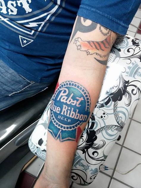 Pbr Tattoo, Blue Ribbon Tattoo, Traditional Tattoo Reference, Beer Tattoos, Native American Tattoo Designs, Pabst Blue Ribbon Beer, Patriotic Tattoos, Traditional Tattoo Flowers, Food Tattoos