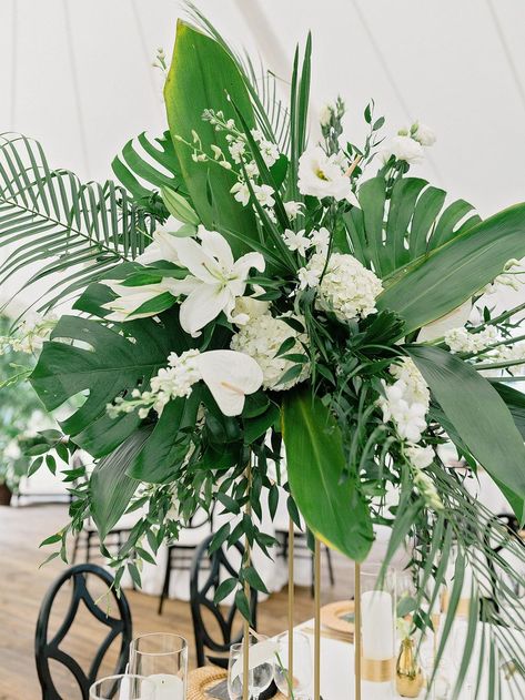 Tropical Spring Wedding, Wedding Alter Flowers, Orchid Decor, Vase Inspiration, Alter Flowers, Tropical Wedding Bouquets, Tropical Centerpieces, Greenery Wedding Centerpieces, Tropical Floral Arrangements