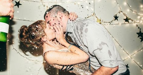 7 Romantic Quotes For Your New Year's Eve Instagram Caption New Year Captions, Eve Instagram, New Year's Kiss, Top Wedding Trends, Flirt Tips, Quotes About New Year, Couple Games, Kissing Couples, New Year’s Eve