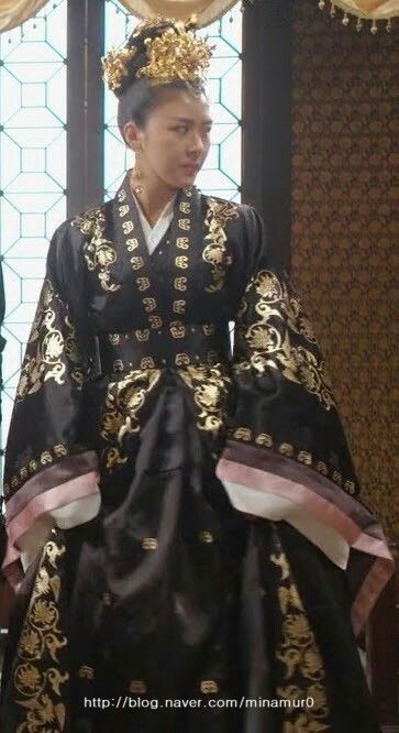 Hanbok Wedding Dress, Empress Dress, Asian Traditional Fashion, Chinese Fancy Dress, Royal Clothes, Ancient Dress, Korean Traditional Dress, Chinese Traditional Clothing, China Dress