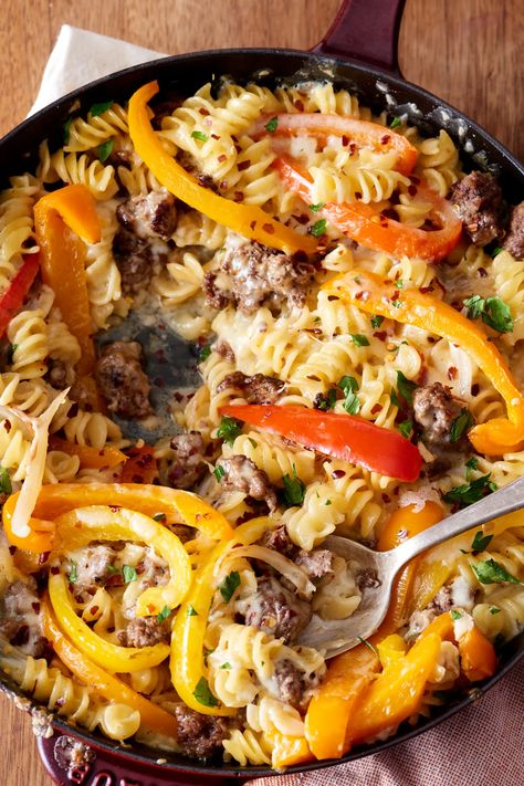 Cheesesteak Pasta, Cheese Steaks, Easy Skillet Dinner, Pasta Skillet, Skillet Dinner Recipes, Freezing Food, Easy Skillet Meals, Skillet Pasta, Kid Recipes