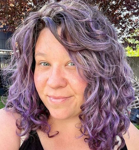 Does OVertone Cover Gray Hair? A Colorist Explains – HairstyleCamp Overtone Hair Color, How To Dye Hair At Home, Box Dye, Grey Hair Looks, Color Conditioner, Covering Gray Hair, Salt And Pepper Hair, Open Hairstyles, Hair Care Brands