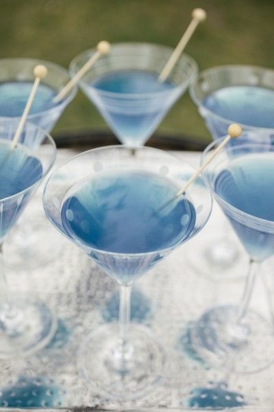 Special Drinks, Rose Quartz Serenity, Blue Wedding Inspiration, Serenity Blue, Big Ears, Blue Cocktails, Wedding Colors Blue, Dusty Blue Weddings, Pretty Drinks