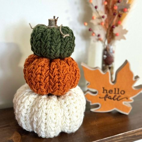 Crochet Braided Pumpkin, Braided Pumpkin, Crochet Christmas Tree Ornaments, Knitted Pumpkins, Pumpkin Crochet Pattern, Braided Crochet, Crochet Fall Decor, Stuffed Pumpkin, Autumn Crochet