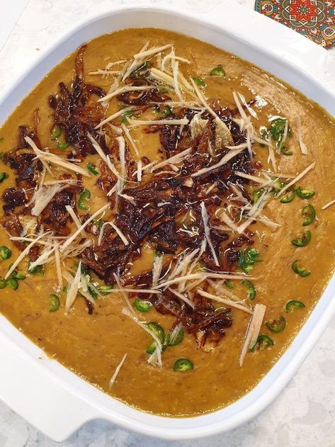 Haleem Food Photography, Pakistani Desi Food Photography, Haleem Photography, Pakistani Food Photography, Haleem Recipe Pakistani, Desi Food Pakistan, Pakistani Food Recipes, Pakistani Foods, Pakistani Cuisine