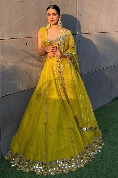 Vani Vats, Indian Wedding Lehenga, Indian Bridesmaid Dresses, Indian Outfits Lehenga, Organza Lehenga, Traditional Indian Dress, Indian Dresses Traditional, Traditional Indian Outfits, Fashion Vocabulary