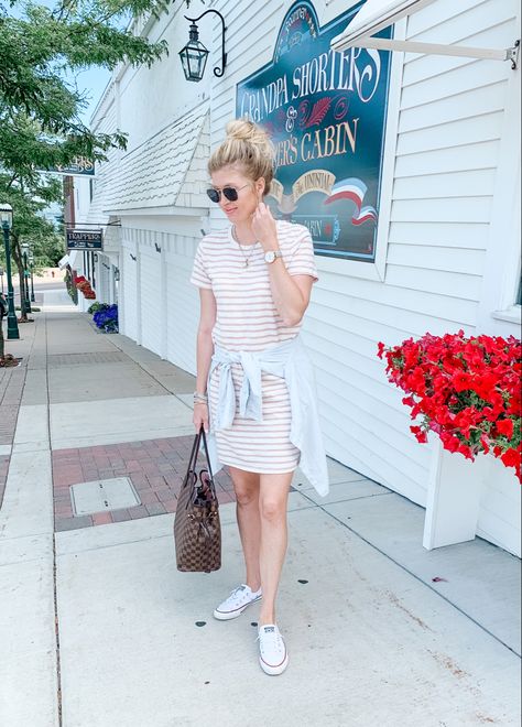 Tee Shirt Dress Outfit, Outfit Converse, Converse Fashion, Striped Tee Dress, Find Style, Shirt Dress Outfit, Target Style, Fashion Blogger Style, Tee Shirt Dress