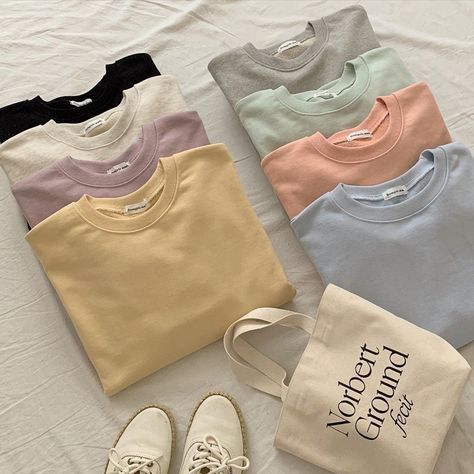 Clothes Instagram Feed, Overlay Aesthetic, Creative Fashion Photography, Clothing Photography, Shirt Blouses Tops, Selling Clothes, Modest Fashion Outfits, Casual Style Outfits, Conch