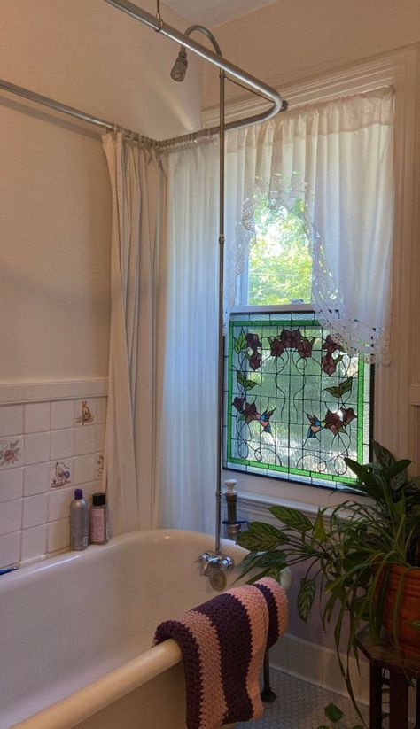 Bathtub Near Window, Cute Bathroom Ideas Colorful, Vintage Bathtub Ideas, Dream Bathroom Aesthetic, Clawfoot Bathtub Shower Combo, Messy Bathroom Aesthetic, Renter Friendly Upgrades Bathroom, Bathroom No Windows, Nancy Meyers Bathroom