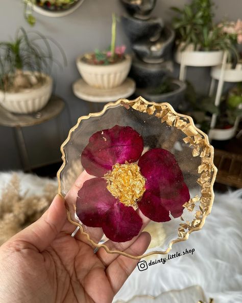 Real preserved rose resin coaster for sale🌹 DM to enquire for prices or order 💌 #resincoaster #rosepetals #preservedrose #driedflowers #driedrosepetals #rosepetalcoasters #preservedflowerarrangement #preservedflowersinresin #resinflowerpreservation Resin Coaster, Dried Rose Petals, Handmade Coasters, Resin Flowers, Clay Charms, How To Preserve Flowers, Rose Petals, Dried Flowers, Coasters