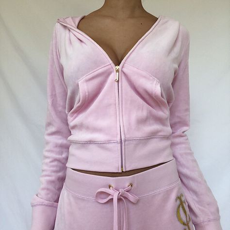 Juicy Couture Clothes, Sporty Y2k, Y2k Tracksuit, Juicy Tracksuit, Y2k Sporty, Pink Tracksuit, Fashion Decades, Juicy Couture Tracksuit, Pink Fits