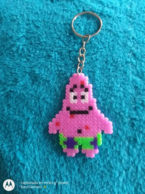 Llaveros hama beads mini Perler Beads Mini Pattern, Festival Perler Bead Patterns, Mini Fuse Beads, Mini Beads Ideas, Perler Beads Necklace, Pixel Beads Ideas, Perler Keychain Ideas, Cartoon Perler Beads, Perler Bead Keychain Ideas