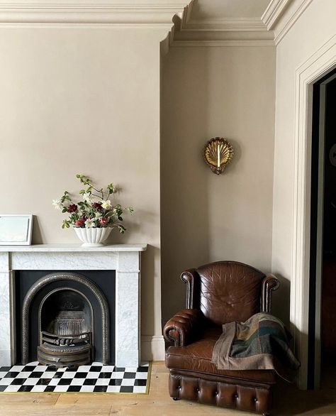 soba paint and paper library Terrace House Interior, Plaster Coving, Lodge Bedding, New Neutrals, Cornice Design, Library Bedroom, Paint And Paper Library, Plaster Ceiling, Bedroom Orange