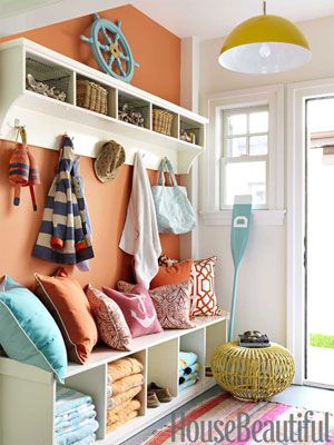 surfer chic bright colors  http://www.housebeautiful.com/decorating/house-pictures/vintage-colorful-beach-house-0911#slide-1 Colorful Beach House, Chic Beach House, Koti Diy, Garden Modern, Modern Pergola, Real Estat, Plants Garden, Decor Pillows, Home Decor Color