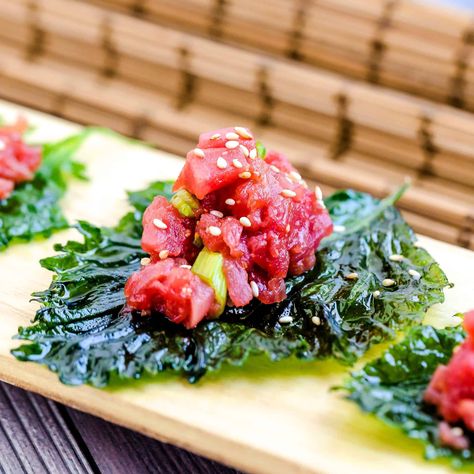 Shiso Spicy Tuna Shiso Recipe, Spicy Tuna Recipe, Spicy Tuna Sushi, Shiso Leaves, Raw Tuna, Asian Side Dishes, Spicy Tuna Roll, Breakfast Appetizers, Tuna Avocado