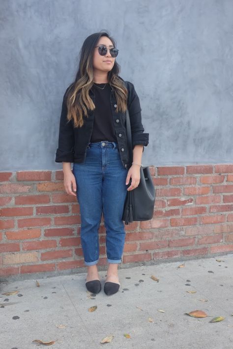 Black Jeans Blue Jean Jacket, Black Jeans Denim Jacket, Black Denim Shacket Outfit, Denim Black Jacket Outfit, Black Demin Jacket Outfits, Black Denim Shirt Outfit Women, How To Style Black Denim Jacket, Black Denim Shirt Outfit, Black Denim Jacket Outfit Women