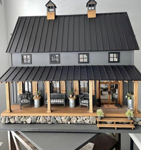 Dollhouse Roof, Garfield House, Big Doll House, My First House, Dollhouse Bookcase, Dollhouse Design, Miniature Ideas, Dollhouse Miniature Tutorials, Black Barn