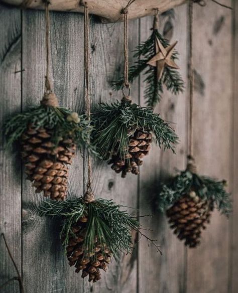 Ideas Decoracion Navidad, Yule Crafts, Country Christmas Decorations, Natural Christmas, Woodland Christmas, Country Christmas, Christmas Deco, Outdoor Christmas Decorations, Holiday Decor Christmas