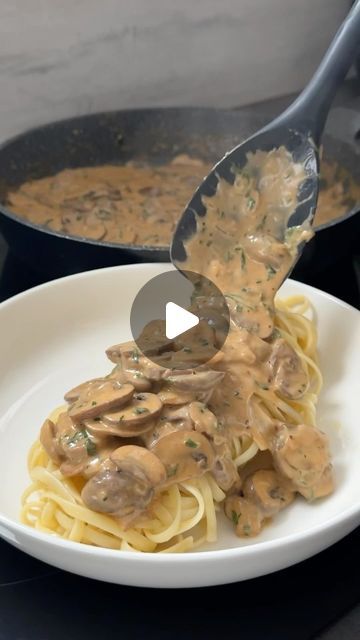 Mushroom Cream Sauce, Mushroom Cream Sauces, Food Receipt, Creamy Mushroom Sauce, Chicken Breast Seasoning, White Mushrooms, Vegetable Broth, Mushroom Pasta, The Onion