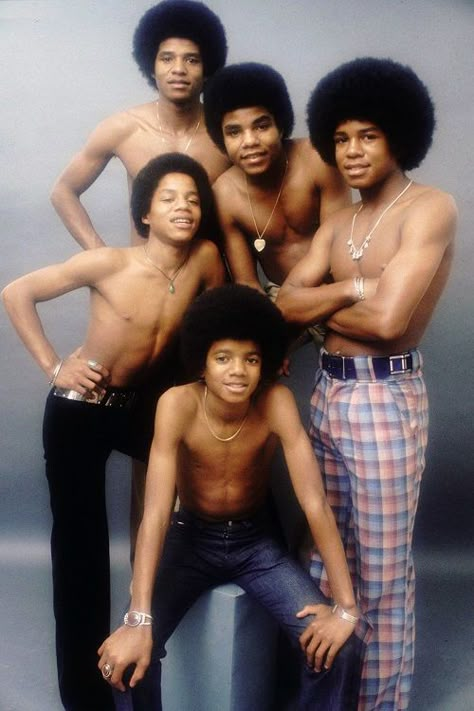 The Jackson Five Michael Jackson Family, Michael Jackson Story, Mercedes Benz Wallpaper, The Jackson Family, The Jackson 5, Money Images, Michael Jackson Pics, Jackson Family, Jackson 5