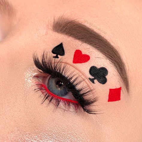 #fashion #makeup #instagram #makeuplook #makeupideas #makeupartist #instagram Queen Of Hearts Halloween Costume, Alice In Wonderland Makeup, Queen Of Hearts Halloween, Queen Of Hearts Makeup, Wonderland Makeup, Lizzie Hearts, Creepy Halloween Makeup, Queen Of Hearts Costume, Halloween Coustumes