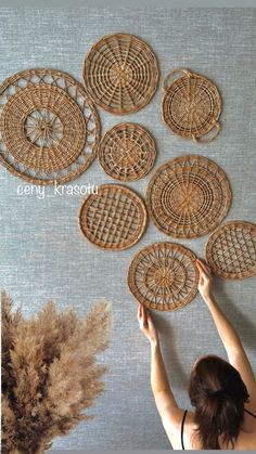 Dressing Table Ideas, Easter Inspiration Decor, Rattan Wall Decor, 2024 Bedroom, Clay Gift Tags, Newspaper Crafts Diy, Bohemian Room Decor, Basket Weaving Diy, Pink Bedroom Decor