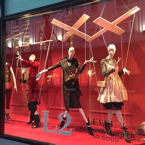 Showcase Store, Fashion Installation, Fashion Window Display, Window Display Retail, Fashion Showroom, Decoration Vitrine, Visual Merchandising Displays, Store Window Displays, Sale Windows