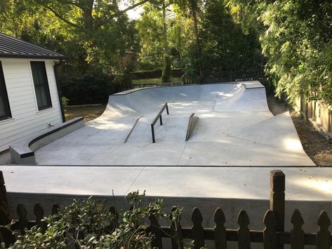 At Home Skate Park, Backyard Skate Park, Diy Backyard Skatepark, Home Skatepark, Backyard Skatepark Ideas, Skatepark Backyard, Backyard Skatepark, Skateboard Room, Skatepark Design