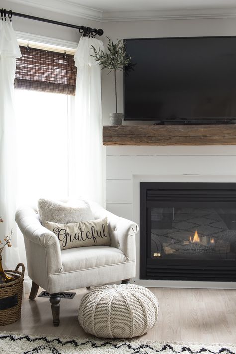 farmhouse style fireplace corner Farmhouse Style Fireplace, Fireplace Mantel Makeover, Mantel Makeover, Shiplap Ideas, Fireplace Corner, Corner Fireplace Living Room, Farmhouse Fireplace Mantels, Beam Fireplace, Corner Electric Fireplace