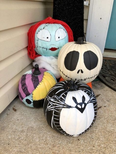 The Nightmare Before Christmas Halloween, Disney Pumpkin Painting, Christmas Halloween Decorations, Disney Halloween Decorations, Nightmare Before Christmas Tree, Nightmare Before Christmas Pumpkin, Halloween Infantil, Christmas Pumpkins, Nightmare Before Christmas Decorations