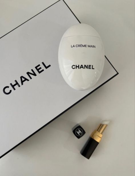 Chanel Makeup Aesthetic, Luxury Makeup Aesthetic, Luxury Makeup Products, Chanel Creme, Rich Mom Aesthetic, Ysl Aesthetic, Chanel Makeup Bag, Aesthetic Chanel, 19th Birthday Gifts