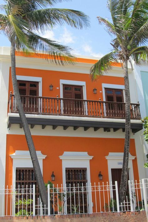 Beach House Exterior Colors, Old House Design, Best Exterior House Paint, Modern Hacienda, Mexican Vacation, Old San Juan Puerto Rico, Puerto Rico Vacation, Hacienda Style Homes, Mexico House