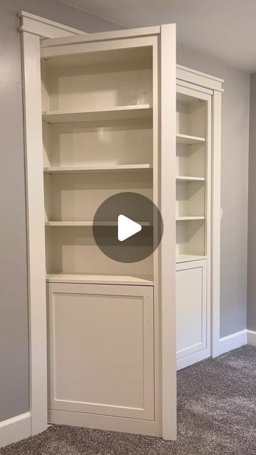 Secret Cupboard Ideas, Secret Door Bookshelf, Diy Bookshelf Door, Bookcase Door Diy, Dold Dörr, Hidden Bookshelf Door, Secret Bookshelf Door, Bookshelf Doors, Modern Bookshelf Design