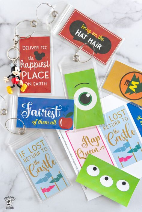 Free printable luggage tags perfect for Disney vacation. Cute Disney luggage tags #Disney #freeprintable #polkadotchair Printable Luggage Tags, Luggage Tags Printable, Luggage Tag Template, Disney Luggage Tags, Luggage Tags Diy, Disney Luggage, Disney Mignon, Polka Dot Chair, Disney Purse