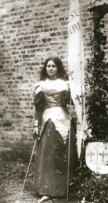 Saint Thérèse of Lisieux dressed up as Saint Joan of Arc Joan Of Arc Costume, Santa Joana D'arc, Saint Joan Of Arc, Jeanne D'arc, St Joan, Spiritual Warrior, St Therese Of Lisieux, Thérèse Of Lisieux, Bride Of Christ