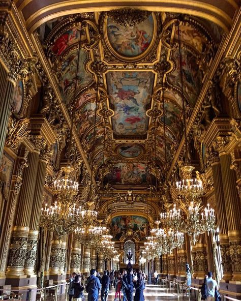 El Palacio Versalles en Paris es uno de los lugares imprescindible que deberías visitar.Te lo explico en el enlace. Opera House Paris, Foyer Wall, Paris Opera House, Grand Foyer, Baroque Architecture, Amazing Buildings, Beautiful Architecture, Beautiful Buildings, Amazing Architecture