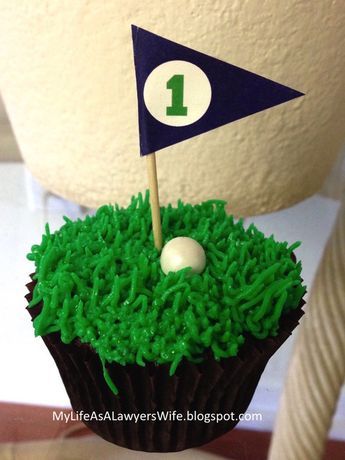 My Life as a Lawyer's Wife: E.J. is a Hole in ONE!: Golf-Themed First Birthday Party - golf cupcakes Golf Party Ideas, Mini Golf Party, Golf Themed Cakes, Golf Cupcakes, Golf Cookies, Golf First Birthday, Golf Theme Party, First Birthday Cupcakes, Golf Cake