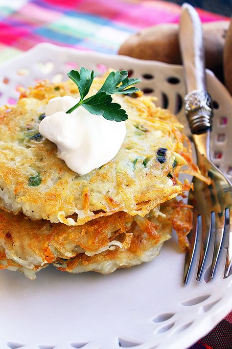 Crispy Scallion Potato Pancakes Hanukkah Latkes, Sausage Muffins, Crispy Oven Fried Chicken, Crispy Oven Fries, Scallion Pancakes, Shredded Potatoes, Vegetarian Bake, Parmesan Potatoes, Oven Fried Chicken