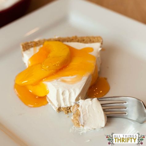 Peach Glaze, Peach Cheesecake, Delicious Cheesecake Recipes, Cheesecake Toppings, Baked Peach, Yummy Dishes, Cheesecake Dessert, Baked Cheesecake Recipe, Peach Desserts